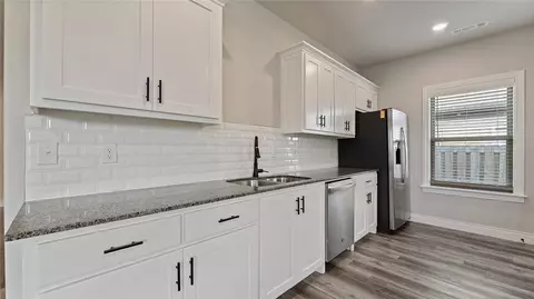 Kitchen - 1031 Pebble Pass, Centerton, AR 72719 photo 3 of 4