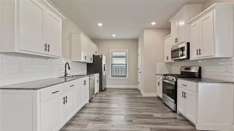 Kitchen - 1031 Pebble Pass, Centerton, AR 72719 photo 2 of 4
