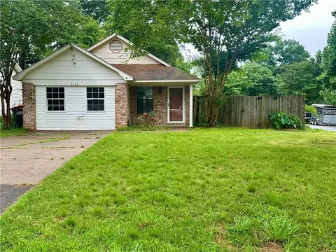 2202 S Jackson Cv, Russellville, AR 72802