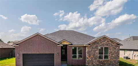 1013 Glass St, Cave Springs, AR 72718