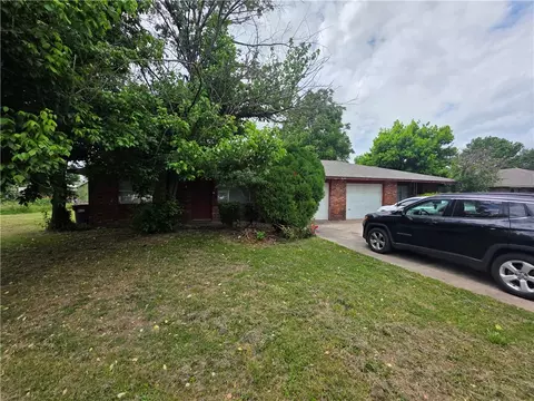 600 Jill Cir #A & B, Springdale, AR 72762
