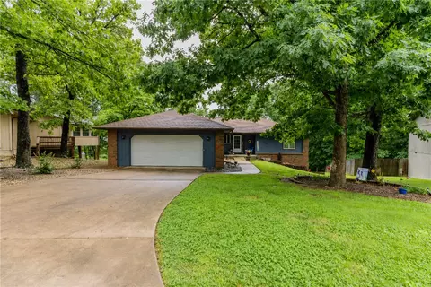 135 Mayfair Dr, Bella Vista, AR 72715