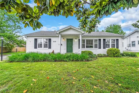 305 S Dixieland Rd, Rogers, AR 72758