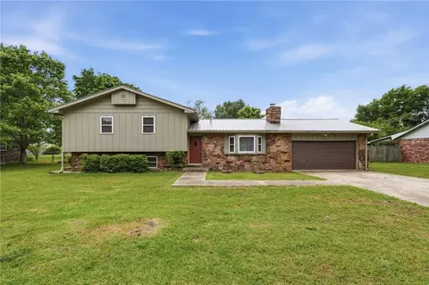 1902 W Granite St, Siloam Springs, AR 72761
