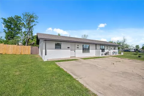 1011 W 1009 W Cypress St, Rogers, AR 72756