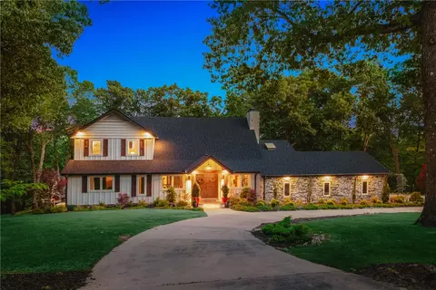 8880 Pageant Dr, Rogers, AR 72756