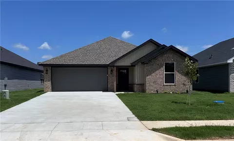 1724 Gerald Shay Rd, Gentry, AR 72734