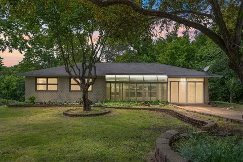 110 Shelton Dr, Eureka Springs, AR 72632
