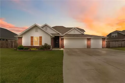 642 Mary Katherine St, Prairie Grove, AR 72753