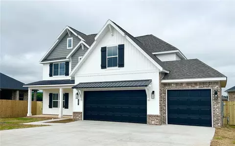 682 Summer Ln, Prairie Grove, AR 72753