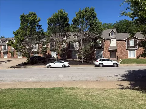 1763-1791175017541790 N Chestnut Ave, Fayetteville, AR 72703