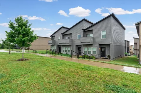 2176 W Moore Ln, Fayetteville, AR 72704