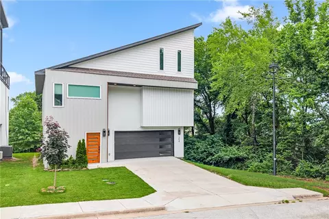 204 S Forest Canyon Ave, Fayetteville, AR 72701