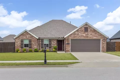 2005 W Chandler Ave, Rogers, AR 72758