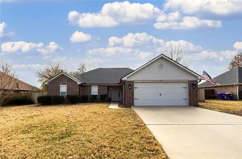 303 Edgehill Ave, Lowell, AR 72745