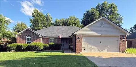 303 Edgehill Ave, Lowell, AR 72745