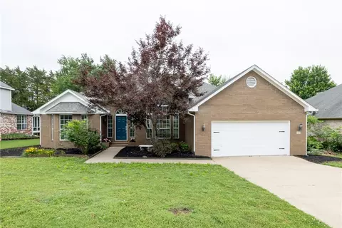 1760 N Glenbrook Pl, Fayetteville, AR 72701