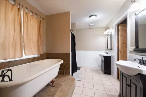 Bath - Undisclosed, Scranton, AR 72863 photo 3 of 3