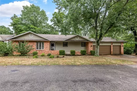 4 Cherhill Dr, Bella Vista, AR 72714