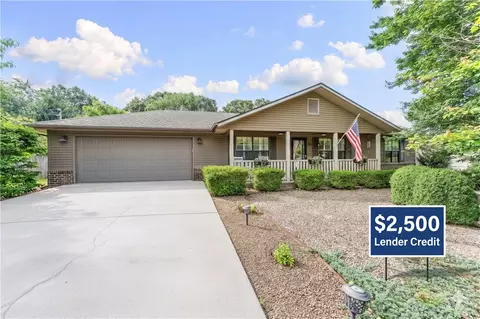 10 Kirkcaldy Dr, Bella Vista, AR 72715