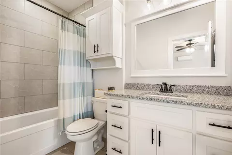 Bath - 1411 Ocean Dr, Centerton, AR 72719 photo 4 of 5