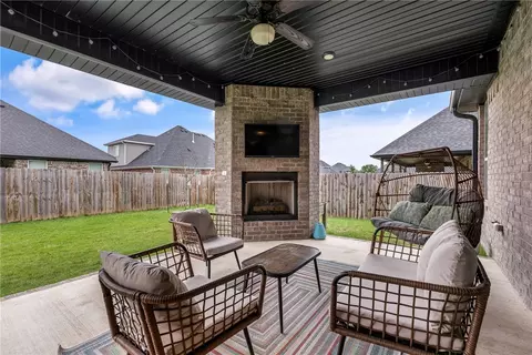 Exterior - 1411 Ocean Dr, Centerton, AR 72719 photo 4 of 6