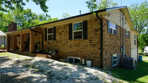 211 Short Ave, Lincoln, AR 72744