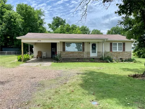 1904 S Knoxville Ave, Russellville, AR 72802