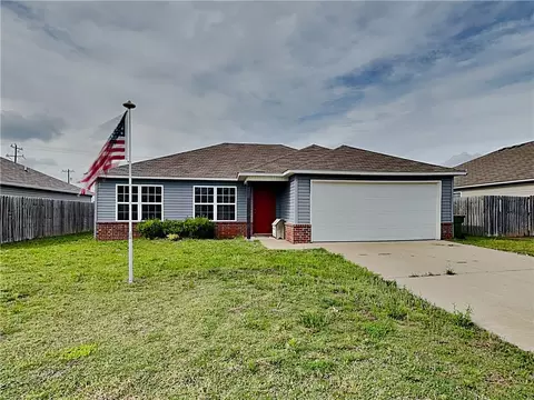 1550 Scotland Dr, Centerton, AR 72719