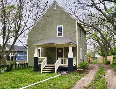 114 N Ozark St, Prairie Grove, AR 72753
