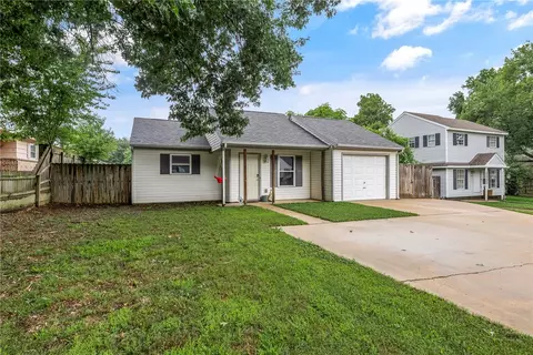 4031 Old Missouri Rd, Fayetteville, AR 72703