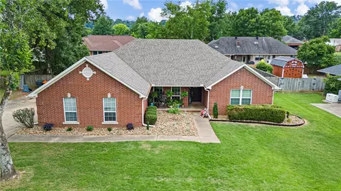 908 Deerfield Ct, Russellville, AR 72801