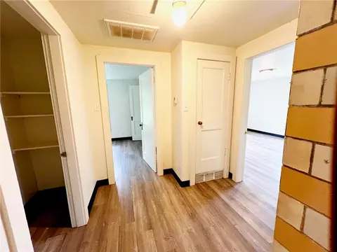 Entry Way - 724 E South Ave, Harrison, AR 72601 photo 1 of 1