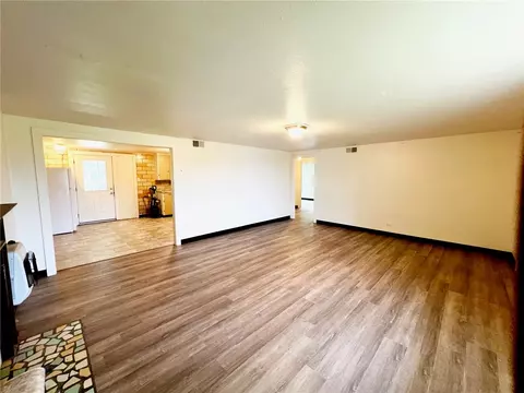 Living - 724 E South Ave, Harrison, AR 72601 photo 1 of 2