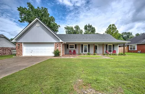 1305 N Cardinal Dr, Rogers, AR 72756