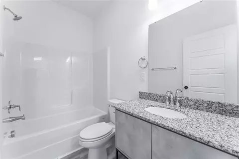 Bath - 710 Discovery Ave, Centerton, AR 72713 photo 2 of 4