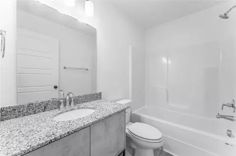 Bath - 710 Discovery Ave, Centerton, AR 72713 photo 4 of 4