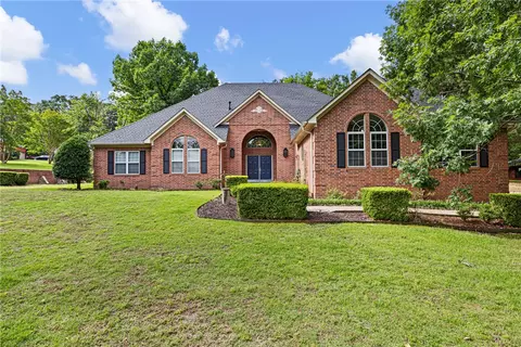115 Hillcrest Dr, Russellville, AR 72802