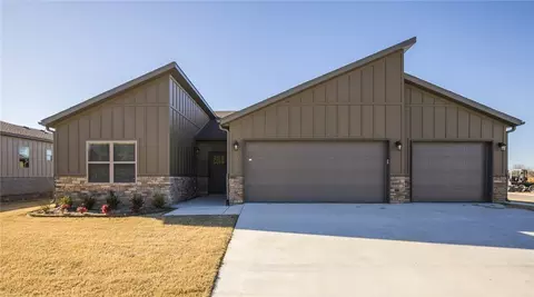 2629 N Justin Dr, Fayetteville, AR 72704