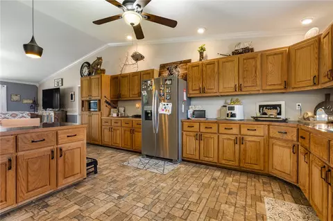 Kitchen - 83 Old Carpenter Ln, Harrison, AR 72601 photo 2 of 5