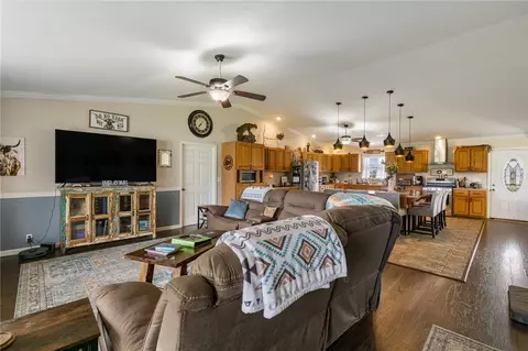 Living - 83 Old Carpenter Ln, Harrison, AR 72601 photo 2 of 2