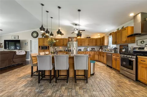 Kitchen - 83 Old Carpenter Ln, Harrison, AR 72601 photo 4 of 5