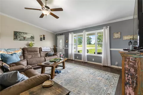 Living - 83 Old Carpenter Ln, Harrison, AR 72601 photo 1 of 2