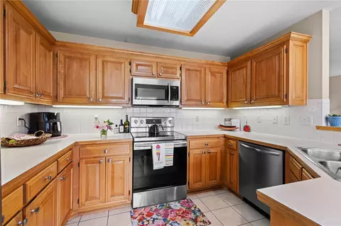 Kitchen - 3099 Eagle Crest Cir, Springdale, AR 72762 photo 2 of 3