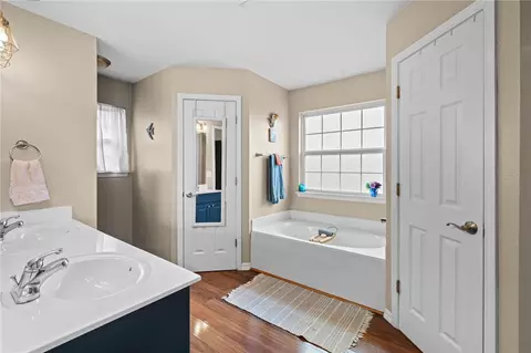 Bath - 3099 Eagle Crest Cir, Springdale, AR 72762 photo 2 of 3