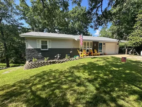 23 E Mountain Dr, Eureka Springs, AR 72632