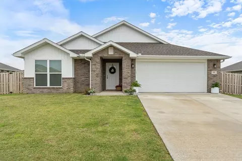 908 S Canvasback Dr, Siloam Springs, AR 72761