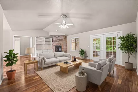 7 Shanklin Dr, Bella Vista, AR 72715