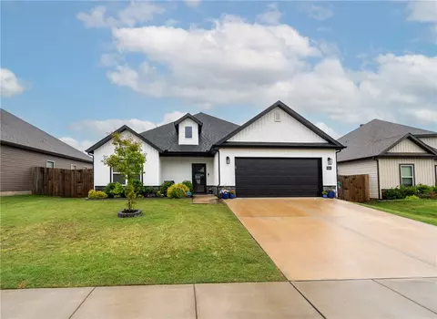 1041 Sunshine Ct, Centerton, AR 72719