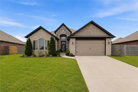 5611 W Alder Ln, Rogers, AR 72758